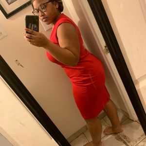 Red dress with a gold necklace